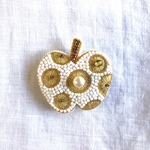 白林檎　ビーズ刺繡ブローチ