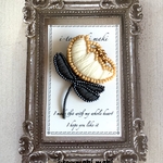 ふっくら毛糸のクリスマスローズの刺繍ブローチ＊アイボリー×キャメル『特集掲載商品』
