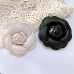 アクセサリー製作にぴったりのシックなお花のパーツ