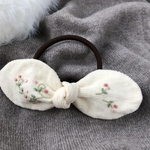 小さな実の刺繍リボンヘアゴム（コーデュロイ）