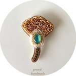 ビーズ刺繍ブローチ　Imaginary flower (nostalgia)