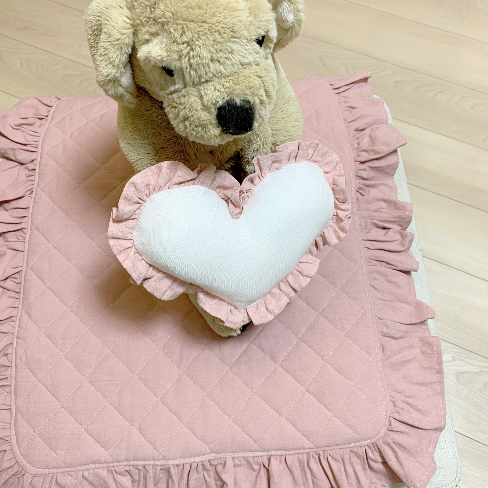 グクちゃんハートクッション 当店オリジナル】 おすわりハートクッション モンチッチちゃん