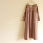  ドロップショルダーのワンピース。C&Sフレンチコーデュロイ。あずきミルク。【М】