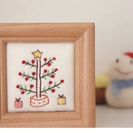 クリスマスツリー　刺繍　クリスマス額　小さな　プレゼント　飾り　ほっこり　
