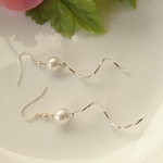 再販⭐シルバーとコットンパールのゆれるピアス