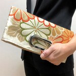 帯ﾘﾒｲｸ★古典菊が鮮やかクラッチバッグ／2way／スクエアバッグ／パーティーバッグ／バッグインバッグ／ベージュ／43