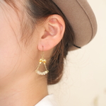 キラキラビーズのリボンピアス(イヤリング)