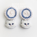 白猫とビーズの大ぶりイヤリング/ピアス