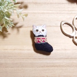 ネコの刺繍ブローチ  〜cat in socks 『黒』〜 