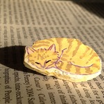 neko brooch