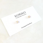 ３㍉極小スクエアピアス・イヤリング＊グレージュ