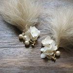 earring　 【　ちいさな紫陽花とコットンパールと羽のイヤリング　】