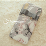 〈ライトグレー〉ローズフラワー　グレーリボン　イニシャル付 iPhone 7/8/新SE ケース