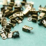 【エンドパーツ】デザインカシメ 約3mm 約50個 金古美 ap003922