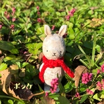 マフラーのウサギ　木彫り　