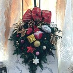 ツリーのようなクリスマススワッグ