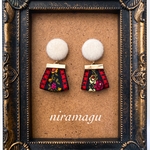 ファーカボションとチロリアンタッセルのピアス