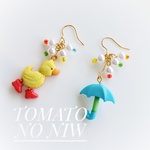 ヒヨコと傘のPOPイヤリング/ピアス