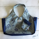 ナイロンエコバッグ　北欧刺繍風花柄(グレー)Mサイズ