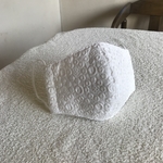 ホワイト刺繍コットン生地の立体マスク