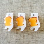 100.食パンを持ったシロクマ ブローチ