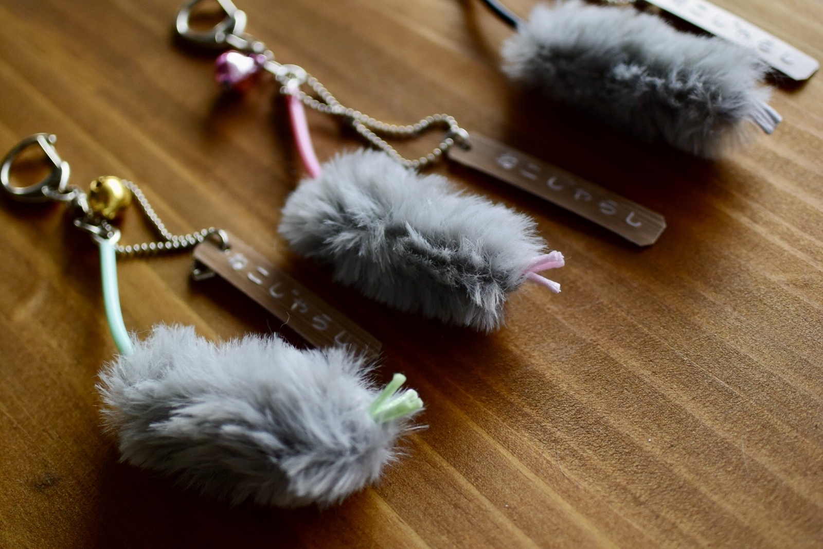 じゃれ猫 手染めビーズ じゃらじゃらキーホルダー チャーム 猫にモテる