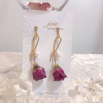 レジンアクセサリー　キュートな色のドライフラワー薔薇とパール　イヤリングピアス