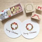 紙の上で作るクリスマスリース