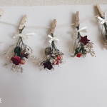 ドライフラワーピンクの薔薇、かすみ草花束ガーランド