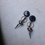 [再販]ブラックボタンとシルバーパーツのピアス