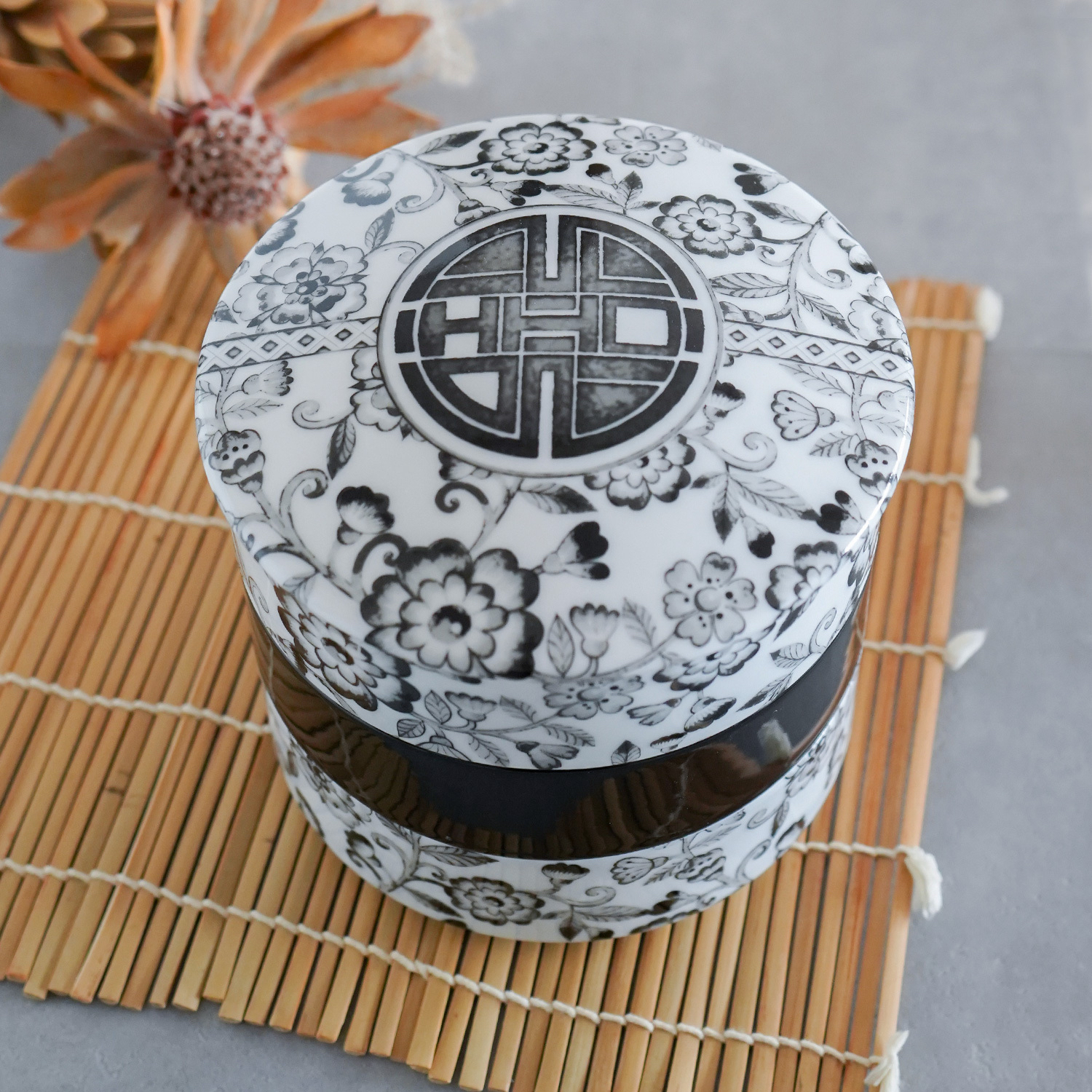 受注制作◇お花見やお正月に◇ブラックシノワズリの三段お重箱