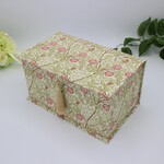 ウィリアムモリス♪　カルトナージュ　オシャレなマスクボックス（ツルバラ Sweet Briar / オフホワイト Moda fabric）