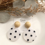 くすみイエロー×ドットピアス／イヤリング