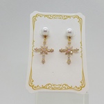 パールとキュービックジルコニアクロスのピアス 