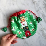 手縫いのクリスマスキルトきんちゃく袋