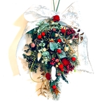 赤い木の実の森のクリスマススワッグ