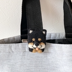  耳ペタ柴犬ブローチ　黒柴　羊毛フェルト