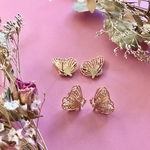 【蝶々ピアス】バタフライ　蝶々　ピアス　ゴージャス❤️透かし　ジルコニア付き　ゴールド　2個入り！