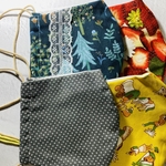 《送料無料》立体　マスク　4枚セット　セール　苺　水玉　インディアン　森　うさぎ　しか　花　地球に優しい　洗って繰り返し使える　軽い　使い心地よい
