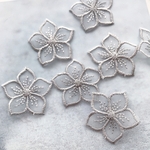 8枚  グレー   刺繍 　花パーツ 　オーガンジー　レースフラワー 　
