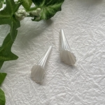 【2個】ヴィンテージ  アクリルフラワービーズ　パールホワイト