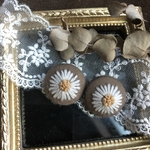 ウール刺繍✴︎ふわふわお花のくるみボタンゴム