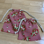   〈新柄〉いちご柄 ‼️まち無し巾着袋  2点セット