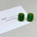 チェコビーズ（green)　縁取り刺繍ピアス/イヤリング