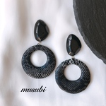 大ぶりピアス　パイソン ブラック ピアス / イヤリング  / チタンピアス サージカルステンレスピアス / パイソン柄　ヘビ柄　フープピアス