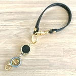 リール付きストラップ　除菌スプレーボトルやノータッチフックなどの持ち運びに便利！　ブラック×ゴールド