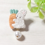 にんじんとうさぎ 動物刺繍ブローチ