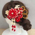 《つまみ細工》ダリアの髪飾り〔赤×ベージュ) ヘアクリップ付きかんざし　髪飾り　ヘアーアクセサリー　成人式　卒業式　七五三