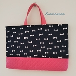 【送料込】   31cm×45cm*⑅︎୨୧ブラックリボン×濃ピンク୨୧⑅︎*キルティングのレッスンバッグ   おけいこバッグ   通園バッグ  通学バッグ