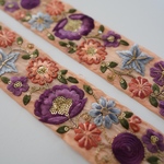 【1mカット済み】インド刺繍テープ　カラフルフラワーオーガンジー　ピーチ